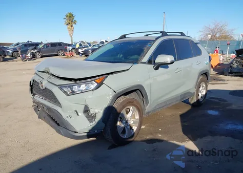 2021 Toyota Rav4 Xle z USA, uszkodzony, nr VIN 2T3W1RFVXMW181317